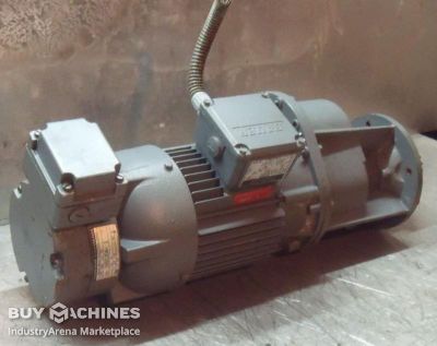 Getriebemotor 0,75 kW 121 U/min BAUER G12-20/DK 84-200 L