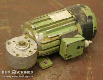 Getriebemotor 0,1 kW 60 U/min Lenze B3 Winkel