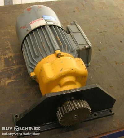 Getriebemotor 0,07/0,55 kW 3/25 U/min emod SK 01VL-90S-16/2T K8