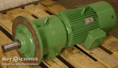 Getriebemotor 2,2/5,5 kW 36/144 U/min SEW RF83WD132ML