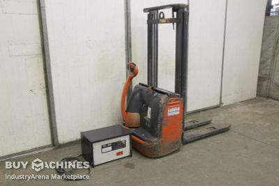 Pedestrian stacker Linde L12
