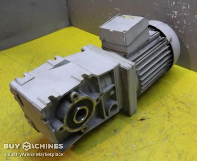 Getriebemotor 0,75 kW 194 U/min Lenze MDXMA1M080-32