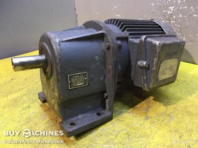 Getriebemotor 0,8/1 kW 114/228 U/min Bauer DKP8420/200IX