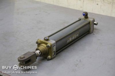 Pneumatic cylinder Martonair SM/925  Hub 250 mm