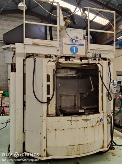 Horizontal machining center