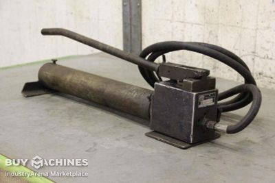 Hand hydraulic pump 450 bar Lukas 84077