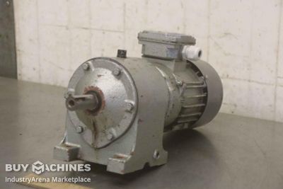 Gear motor 0.37 kW 32 rpm Röchling 91 07.1.0037.032.001  71/4B