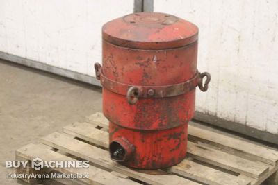 Short-stroke heavy-duty cylinder 250 t unbekannt Hub 150 mm 800 bar