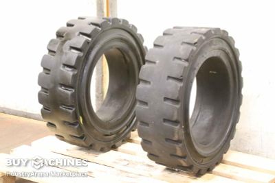 Solid rubber tires 2 pieces CLARK 28x9-15 (8.15-15)  RIM 7-00-15