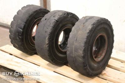 solid rubber tires 3 pieces Vorwerk Rota 18x7-8 Felge 4.33 R-8  532/272-1