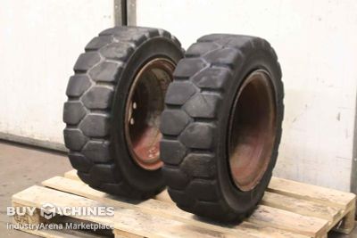 Solid rubber tires 2 pieces Bergougnan 250-15  RIM 7.00F-15