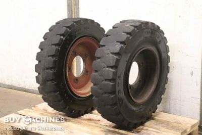 Solid rubber tires 2 pieces Vorwerk Rota 7.00-15 Felge 5,5-15  532/121-2